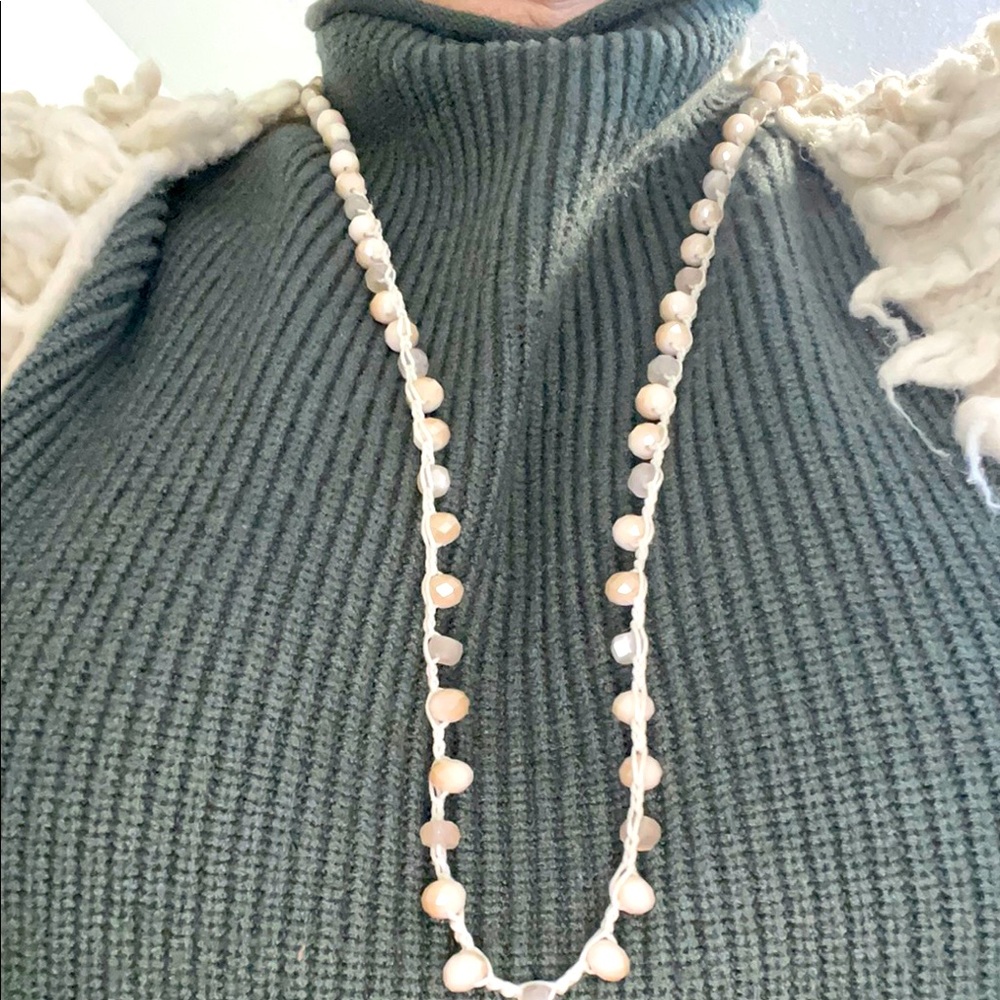 NWT,OLD SOUL -elegant Beaded Necklace in Cream and Tan.,
18”